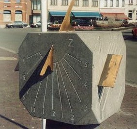 Cubical sundial