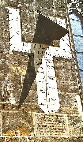 Vertical dial with analemma (May 2000)