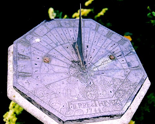 Horizontale zonnewijzer, Maaseik (oktober 2000)