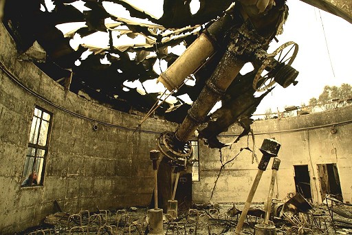 The Yale telescope after the fire (photo AFP)